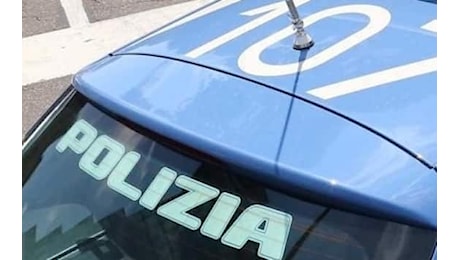 Napoli, si lancia da un’auto in corsa per sottrarsi agli abusi: arrestato 38enne