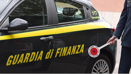 Locali in centro usati dalla camorra per riciclare denaro sporco della criminalità. Maxi sequestro della Guardia di Finanza: quattro arresti