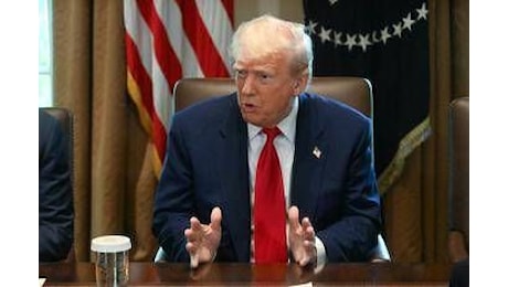 Male l’economia Usa: Trump incolpa Biden, ‘scagiona’ i dazi e promette il boom