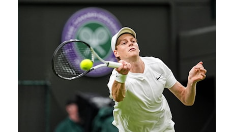 Sinner vince il derby contro Berrettini a Wimbledon, 4 set di puro spettacolo