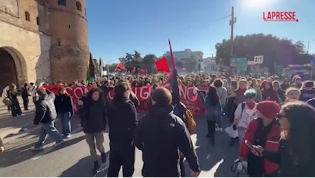 VIDEO Roma, partito il corteo studentesco per lo sciopero nazionale: No Meloni Day