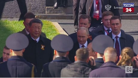 Mosca, Putin arriva alla parata della vittoria con Xi Jinping