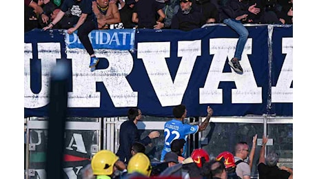 Scontri in Cagliari-Napoli, multa salatissima: la decisione del giudice sportivo