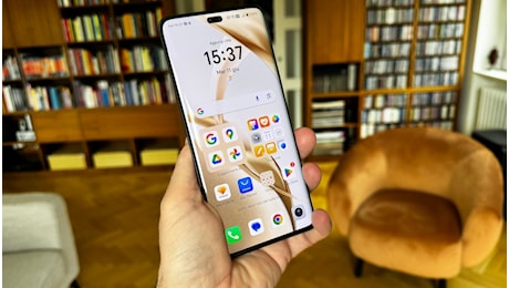 Honor, con lo sconto Amazon questo smartphone top è un affare: offerta spaziale