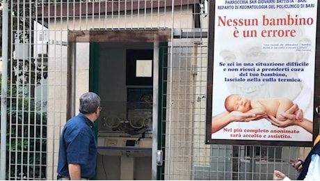 Neonato morto in chiesa a Bari: giallo sull’allarme della culla termica