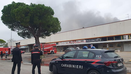 Incendio al Gros di Rimini: 14 ore per domare le fiamme