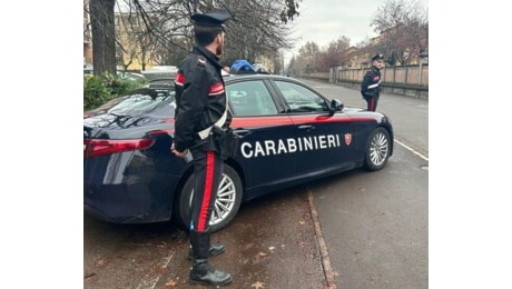 La accoltella al collo a Guastalla e fugge in auto, trovato a Pavullo