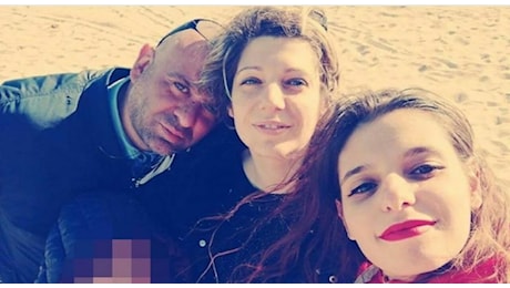 Strage di Nuoro, perché il padre ha sterminato la famiglia? La malattia della moglie e i problemi finanziari. «Era ossessionato, controllava tutti»