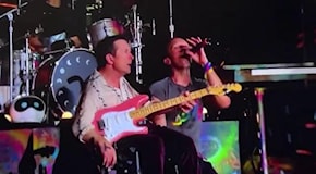 Glastonbury Festival, Michael J. Fox suona a sorpresa con i Coldplay