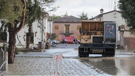 Il paese di nuovo sott’acqua. Infiltrazioni nell’argine appena ricostruito: Ma non è come a settembre