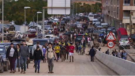 Spagna, arrivano troppi volontari, strade bloccate per i servizi di emergenza