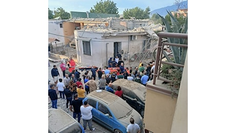 Crollo di una palazzina a Saviano: c’è la prima vittima, è una bambina di 4 anni