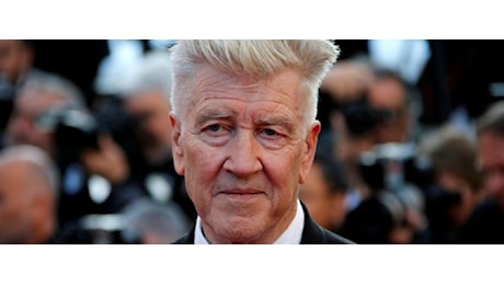 David Lynch: “Ho un enfisema polmonare da fumo, non posso uscire e camminare troppo senza ossigeno”