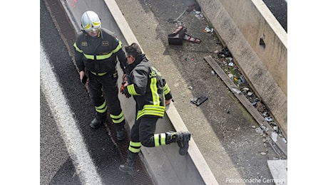 A1, mezzo in fiamme e lunghe code in serata