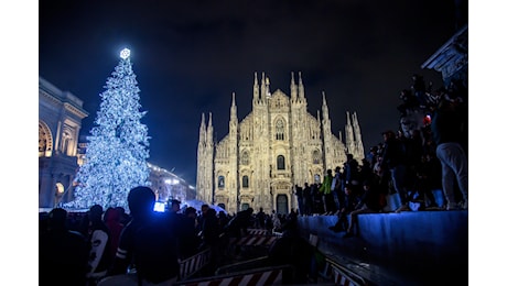 Rimpatriati i due migranti fermati a Capodanno per aver insultato nei video social l'Italia e la polizia