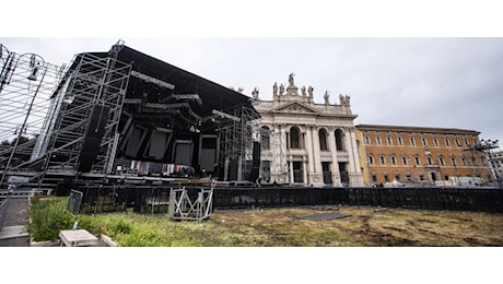 Tolleranza zero: rimpatriati i tre tunisini accusati della violenza sessuale al Concertone del 1° maggio