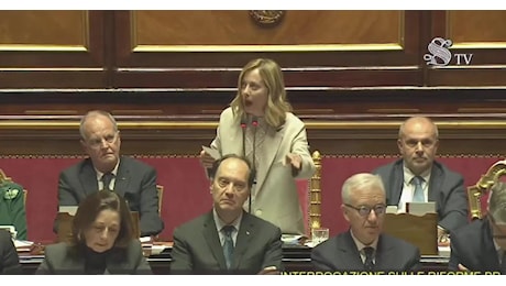 Question time, scontro Meloni-Renzi sulle riforme, il senatore: Ha cambiato idea su tutto, la premier: Non farò mai niente che ha già fatto lei - VIDEO