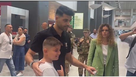 VIDEO – Taremi è sbarcato a Malpensa: primi selfie con i tifosi