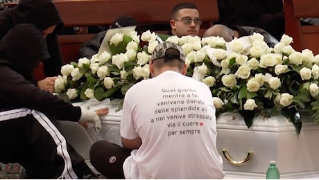 Manu vive: Napoli i funerali del 15enne ucciso