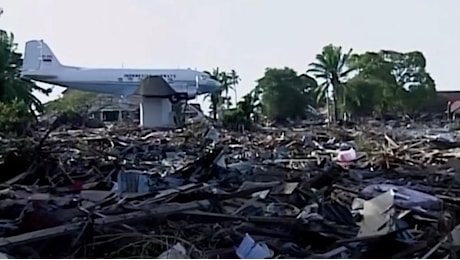 26 dicembre 2004, venti anni fa lo tsunami che colpì il subcontinente idiano. Le immagini storiche