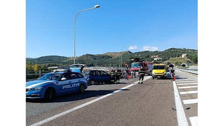 Drammatico incidente stradale sulla SS106 tra Roccelletta e Soverato: morta ragazza, due feriti gravi | FOTO