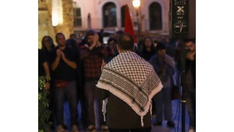 In tanti scendono in piazza a Vasto per la manifestazione per la Palestina