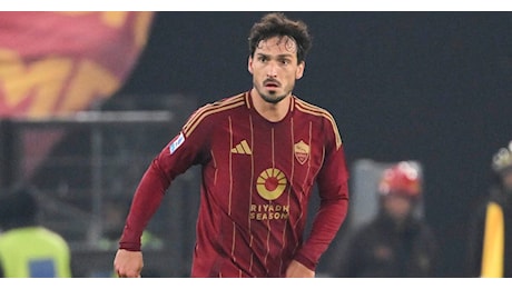 Como-Roma, problema nel riscaldamento per Hummels: gioca Hermoso