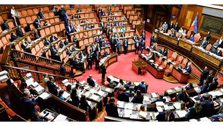 Ultimo passaggio (blindato) per la legge di bilancio in Senato. Sabato il via libera. Le opposizioni: “Parlamento mortificato”