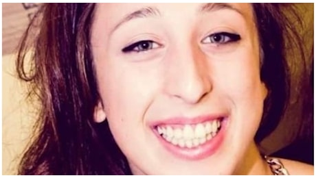 Margherita Salvucci travolta e uccisa da un'onda in vacanza mentre è sugli scogli con la mamma: la psichiatra 28enne si era laureata a Padova