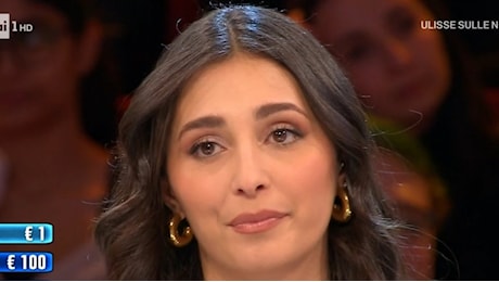 Affari Tuoi, Ilaria dalla Sicilia non accetta l'aiuto del Dottore e rischia seguendo l'istinto