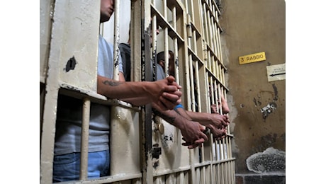Rivolta nel carcere di Piacenza. Gli agenti in tenuta antisommossa