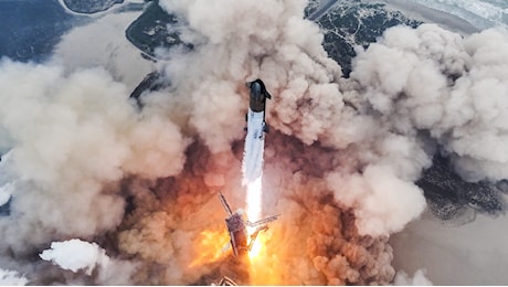 Starship, il quarto lancio del razzo di SpaceX è stato un successo: com'è andato il test