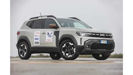 La nuova Dacia Duster è Auto Europa 2025: il rinnovato C-SUV vince e convince