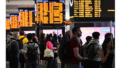 Treni, oggi ancora sciopero fino alle 21. Tutte le informazioni, dai garantiti ai rimborsi