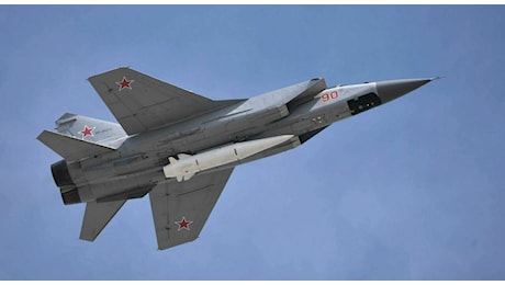 Ucraina, allerta aerea. «Caccia russo MiG-31K con missile ipersonico Kinzhal»