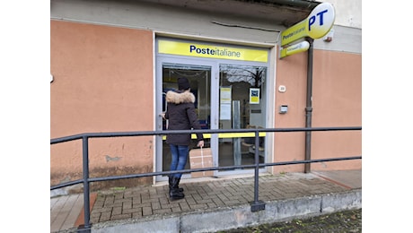 Terrore all’ufficio postale: irruzione dei rapinatori che portano via denaro