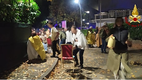 Incendio ad Abano Terme nella notte: il fumo invade l'hotel Alexander, 273 persone in salvo. Quarantacinque intossicate