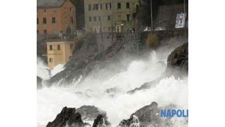 Disagi per il maltempo: saltano i collegamenti con Ischia e Procida