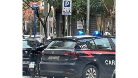 Vigilia di Natale violenta: uomo accoltellato al torace dopo una lite al bar