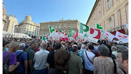Il centrosinistra in piazza De Ferrari: Elezioni subito