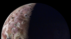 Lo strumento italiano JIRAM di Juno ha mostrato che la superficie di Io è coperta da laghi di lava