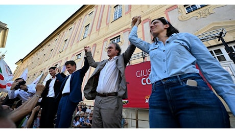 Genova in piazza: i giallorosa uniti per le dimissioni