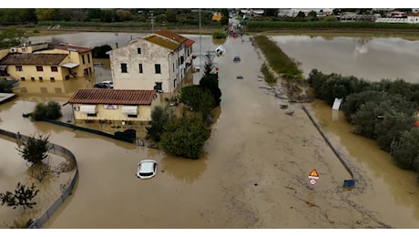 Nubifragio in Toscana, esonda il fiume Elsa tra Certaldo e Castelfiorentino: invasa anche la strada regionale 429