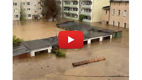 Meteo: Alluvione drammatica in Polonia meridionale, l'acqua trascina via tutto, il video