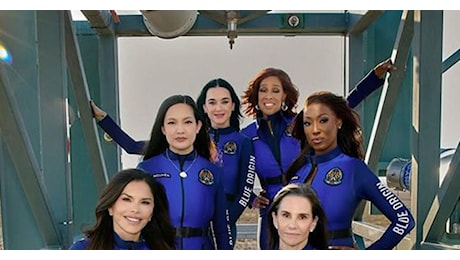 Katy Perry si prepara a lanciarsi nello spazio nella prima missione spaziale tutta femminile in oltre 60 anni