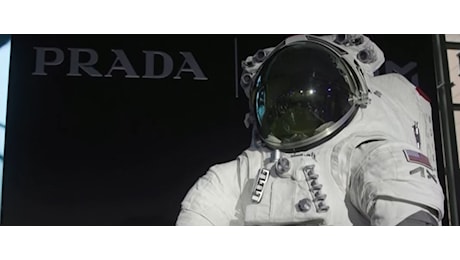 Gli astronauti vestono Prada, la sfida del brand italiano: tute per la missione Artemis III fatte per resistere a -200 gradi