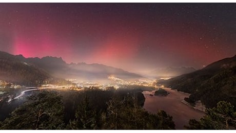 Le Dolomiti conquistano la NASA: lo scatto dell'aurora sopra le Marmarole è foto del giorno