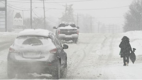 Stati Uniti, tempesta di neve causa quattro morti e lascia centinaia di migliaia senza corrente