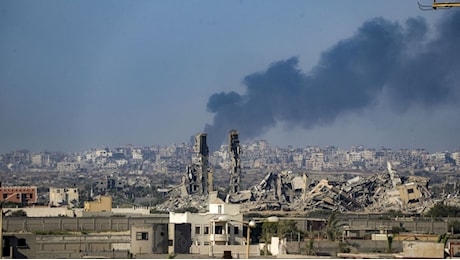 Gaza, decine di morti nel nord: accordo vicino per futuro governo della Striscia secondo il Wp