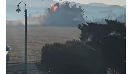 Incidente aereo in Corea del Sud, il momento dello schianto contro il muro. VDEO